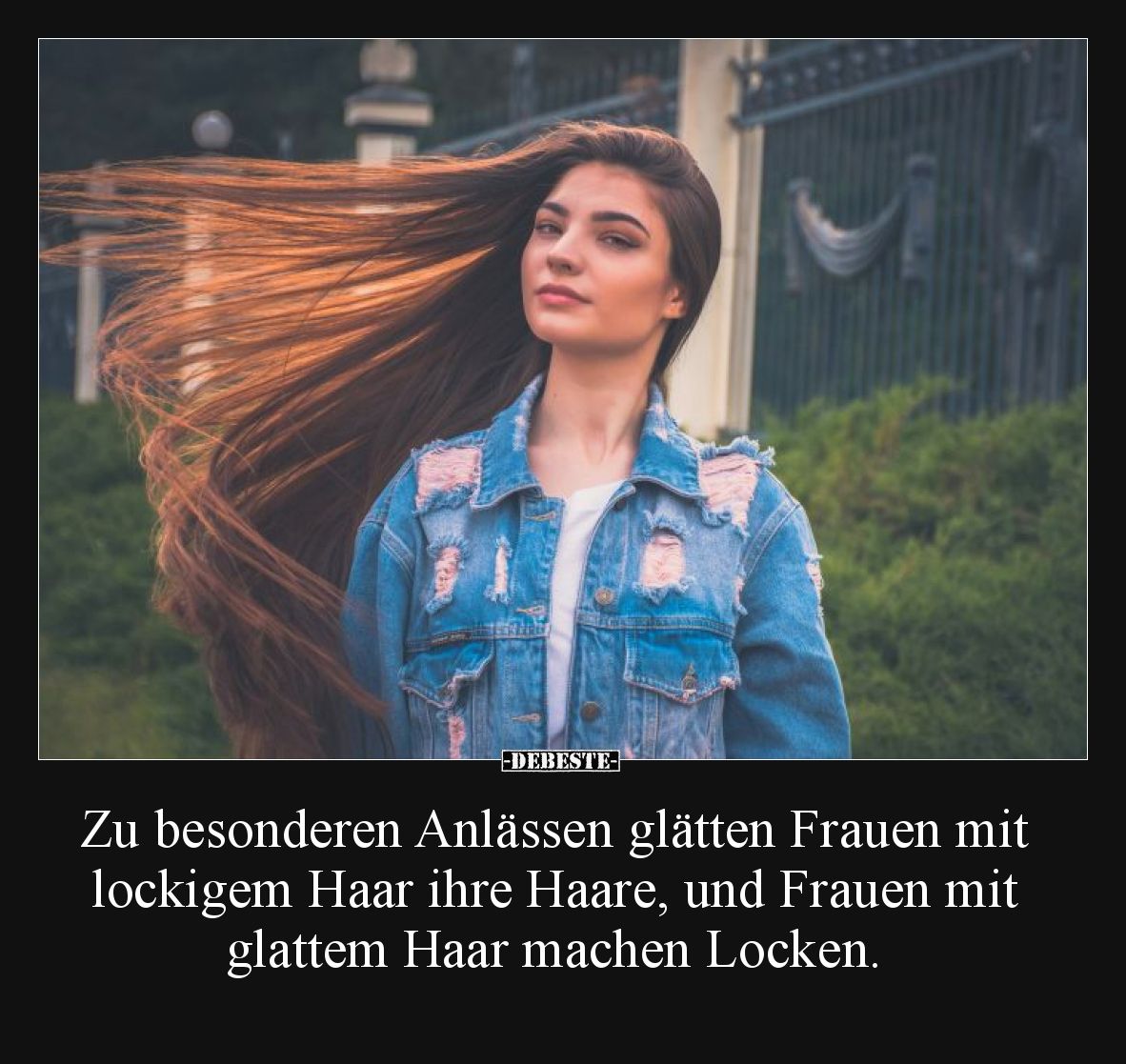 Zu besonderen Anlässen glätten Frauen mit lockigem Haar ihre Haare, und Frauen mit glattem Haar machen Locken.