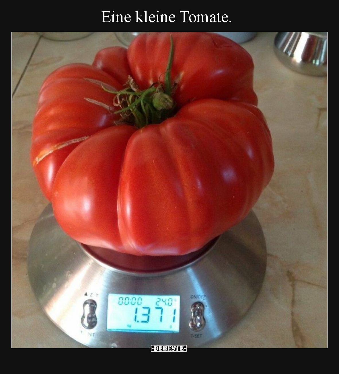 Eine kleine Tomate.