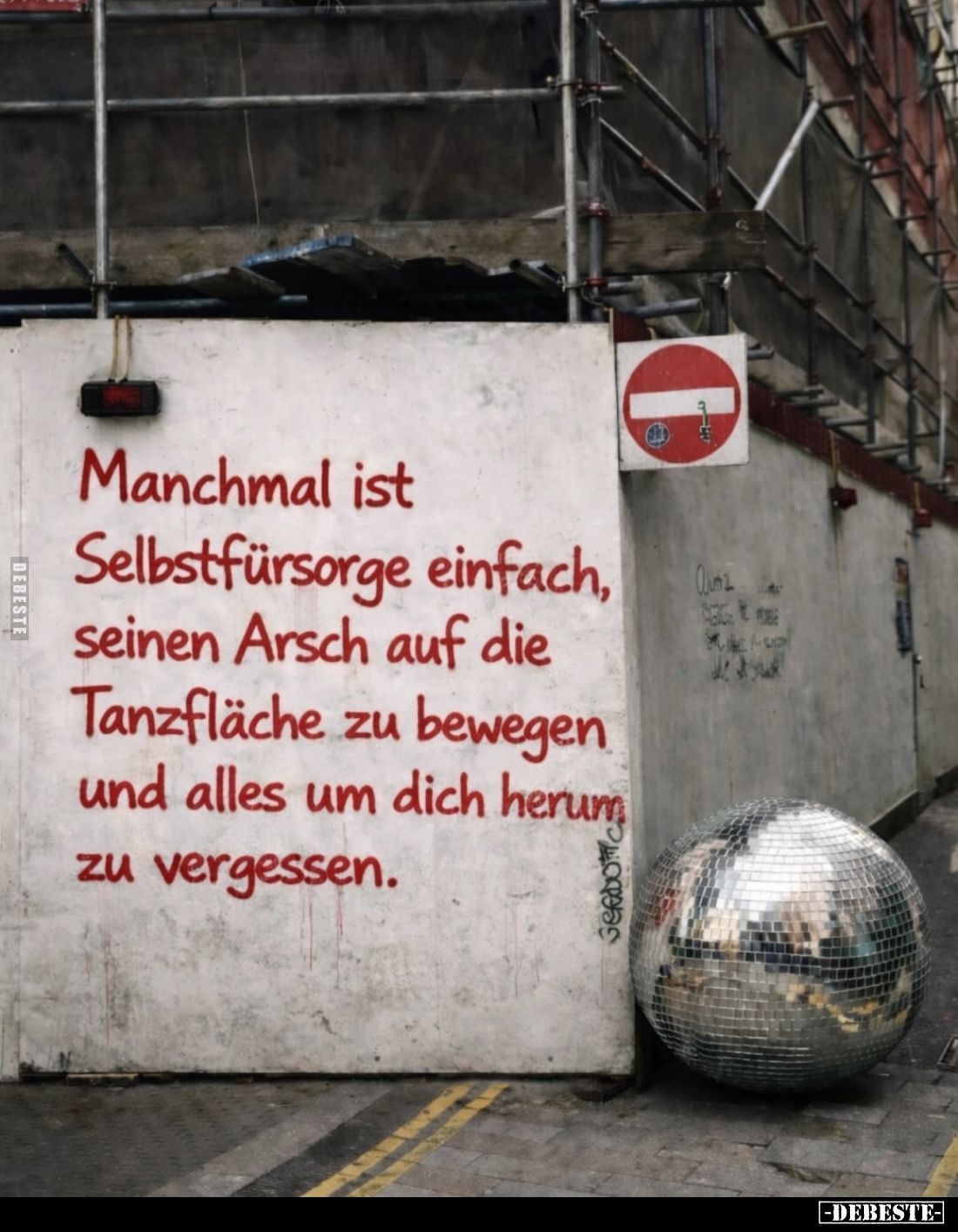 Manchmal ist Selbstfürsorge einfach, seinen Arsch auf die Tanzfläche zu bewegen und alles um dich herum zu vergessen.