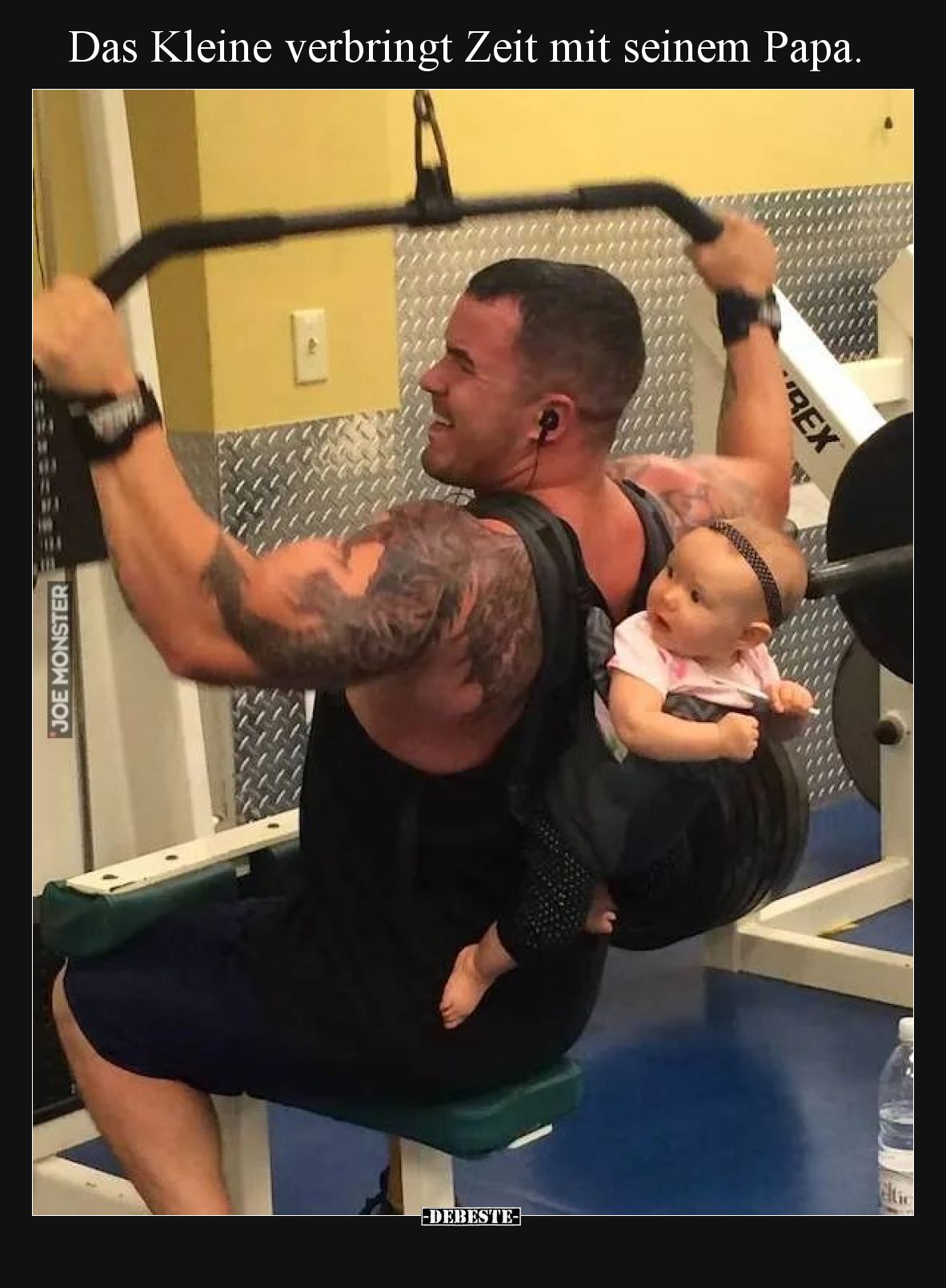 Das Kleine verbringt Zeit mit seinem Papa.