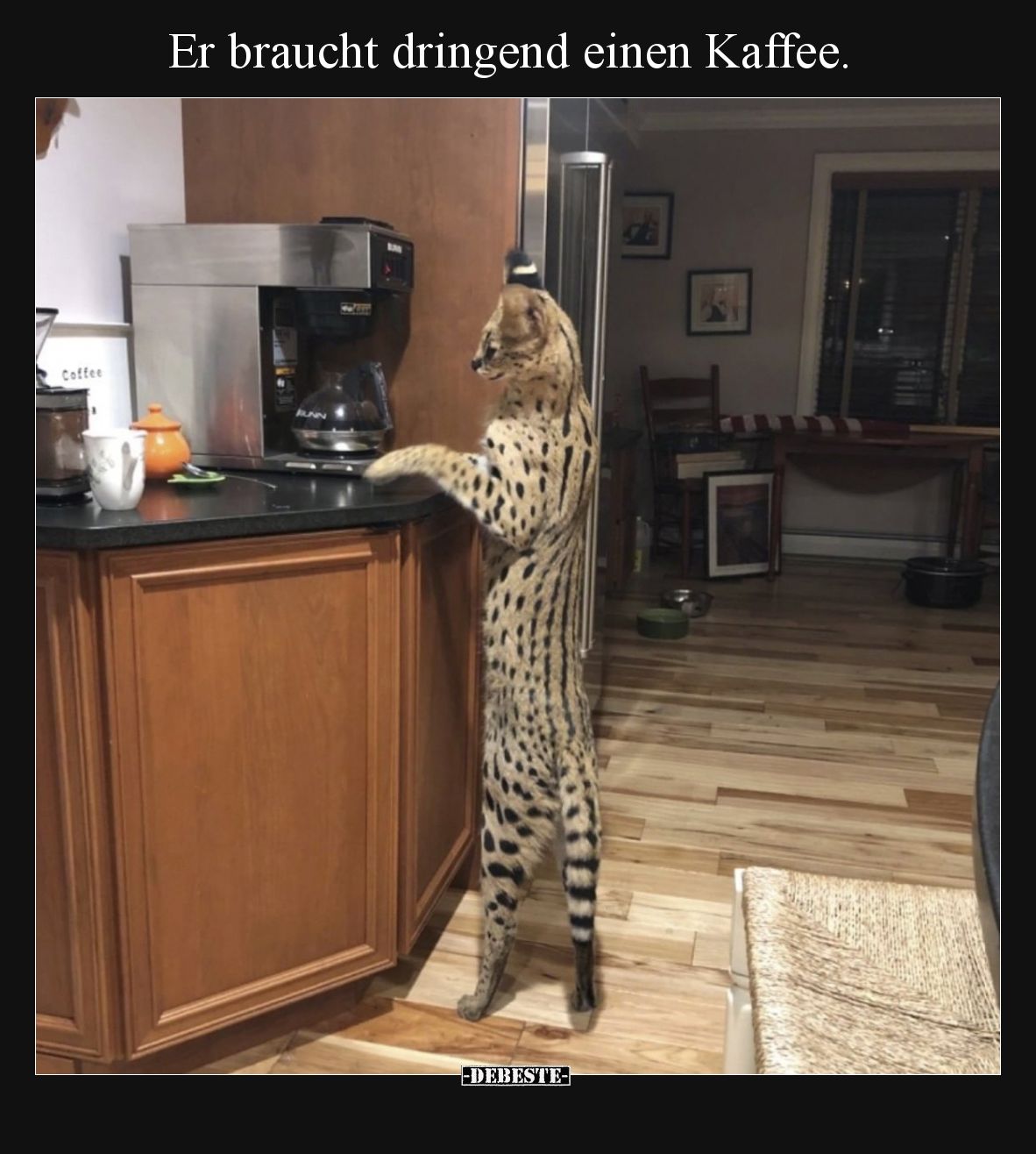 Er braucht dringend einen Kaffee.
