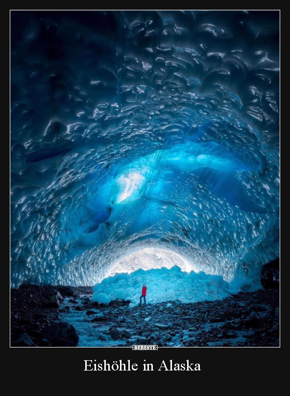 Eishöhle in Alaska..
