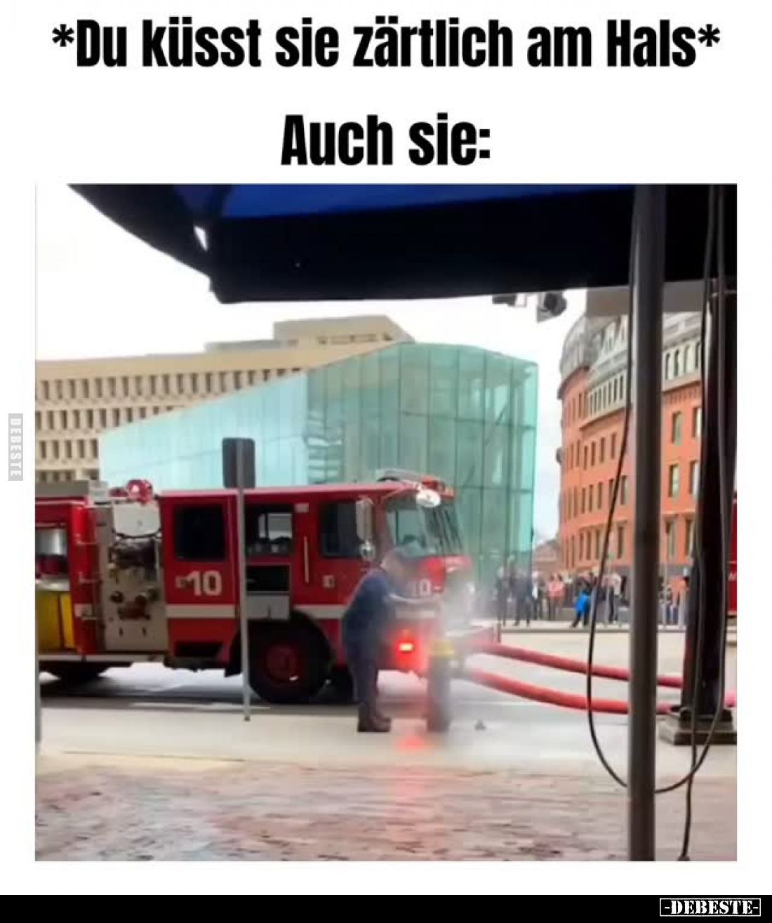 *Du küsst sie zärtlich am Hals* Auch sie: