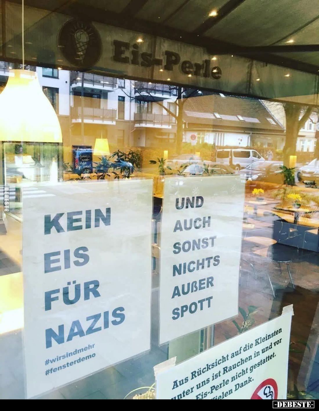 Kein Eis für Nazis.
-
Und
auch
sonst
nichts
außer
Spott.