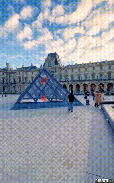 Herzballons aus dem Louvre. - Lustige Bilder | DEBESTE.de