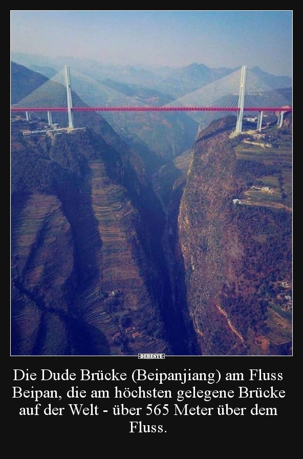 Die Dude Brücke (Beipanjiang) am Fluss Beipan, die am..