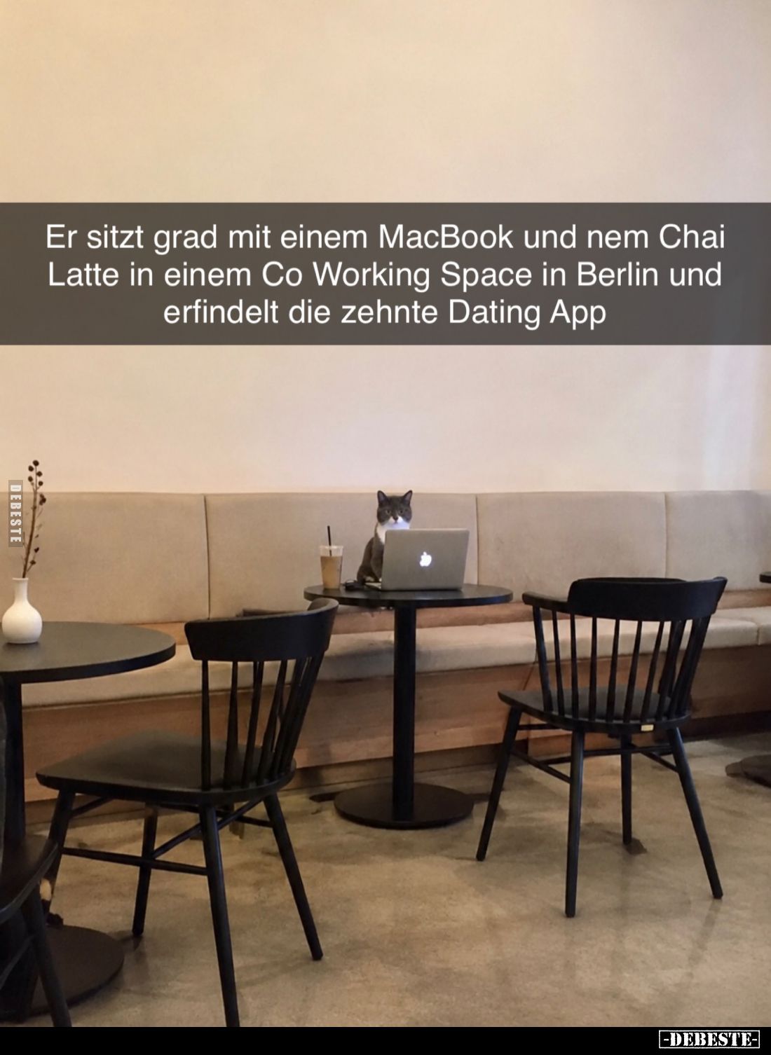 Er sitzt grad mit einem MacBook und nem Chai Latte in einem Co Working Space in Berlin und erfindelt die zehnte Dating App
