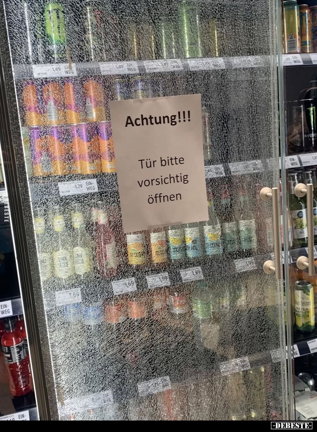 Achtung!!!
Tür bitte vorsichtig öffnen.