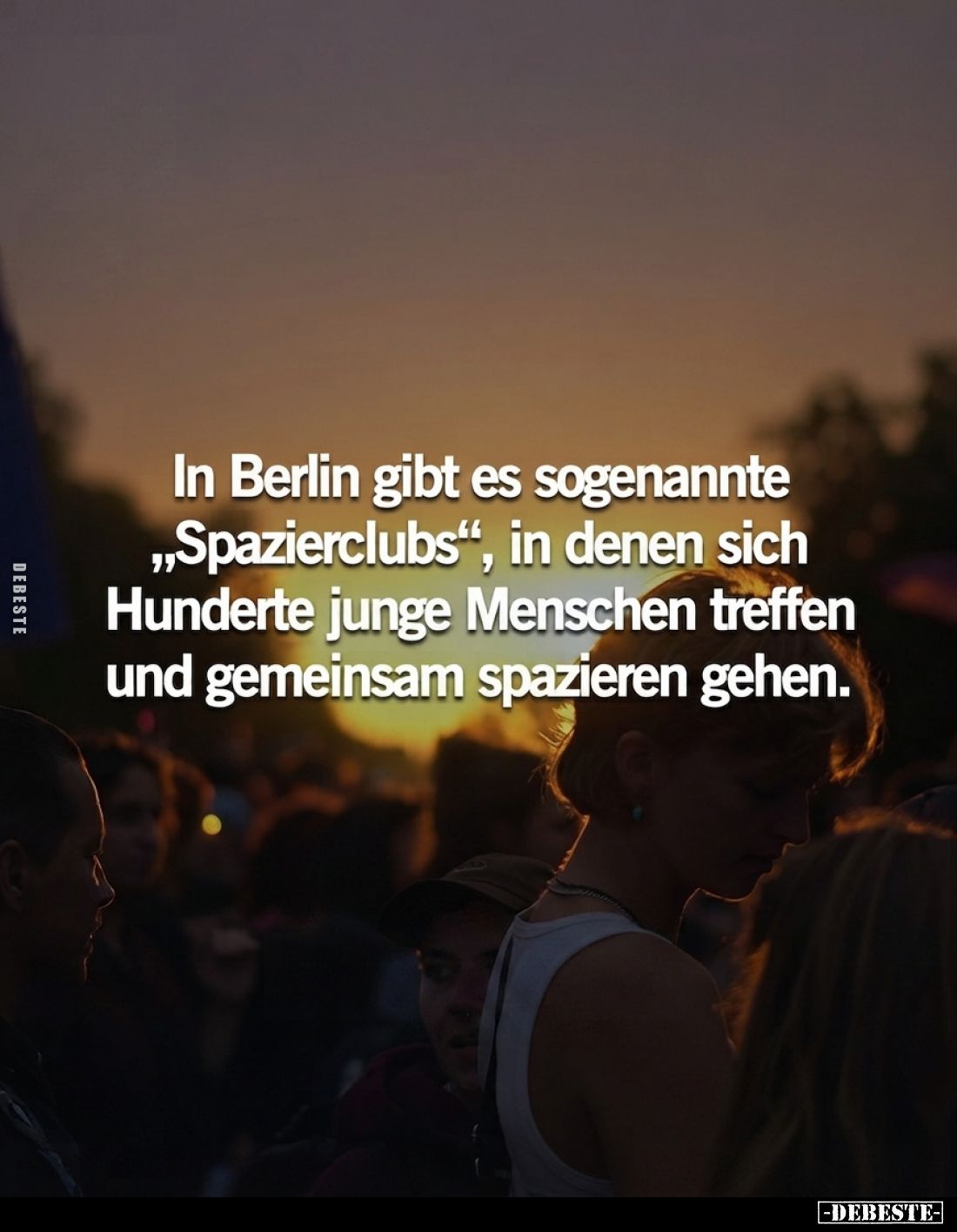 In Berlin gibt es sogenannte „Spazierclubs", in denen sich Hunderte junge Menschen treffen und gemeinsam spazieren gehen...