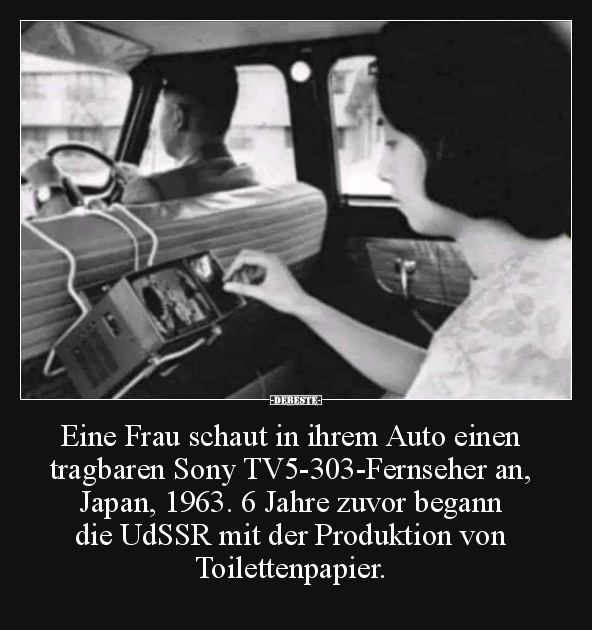 Eine Frau schaut in ihrem Auto einen tragbaren Sony.. - Lustige Bilder | DEBESTE.de