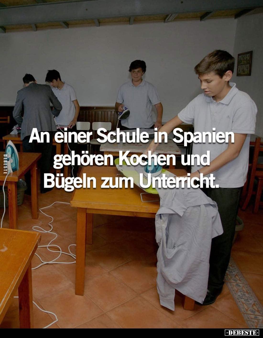 An einer Schule in Spanien gehören Kochen und Bügeln zum Unterricht.