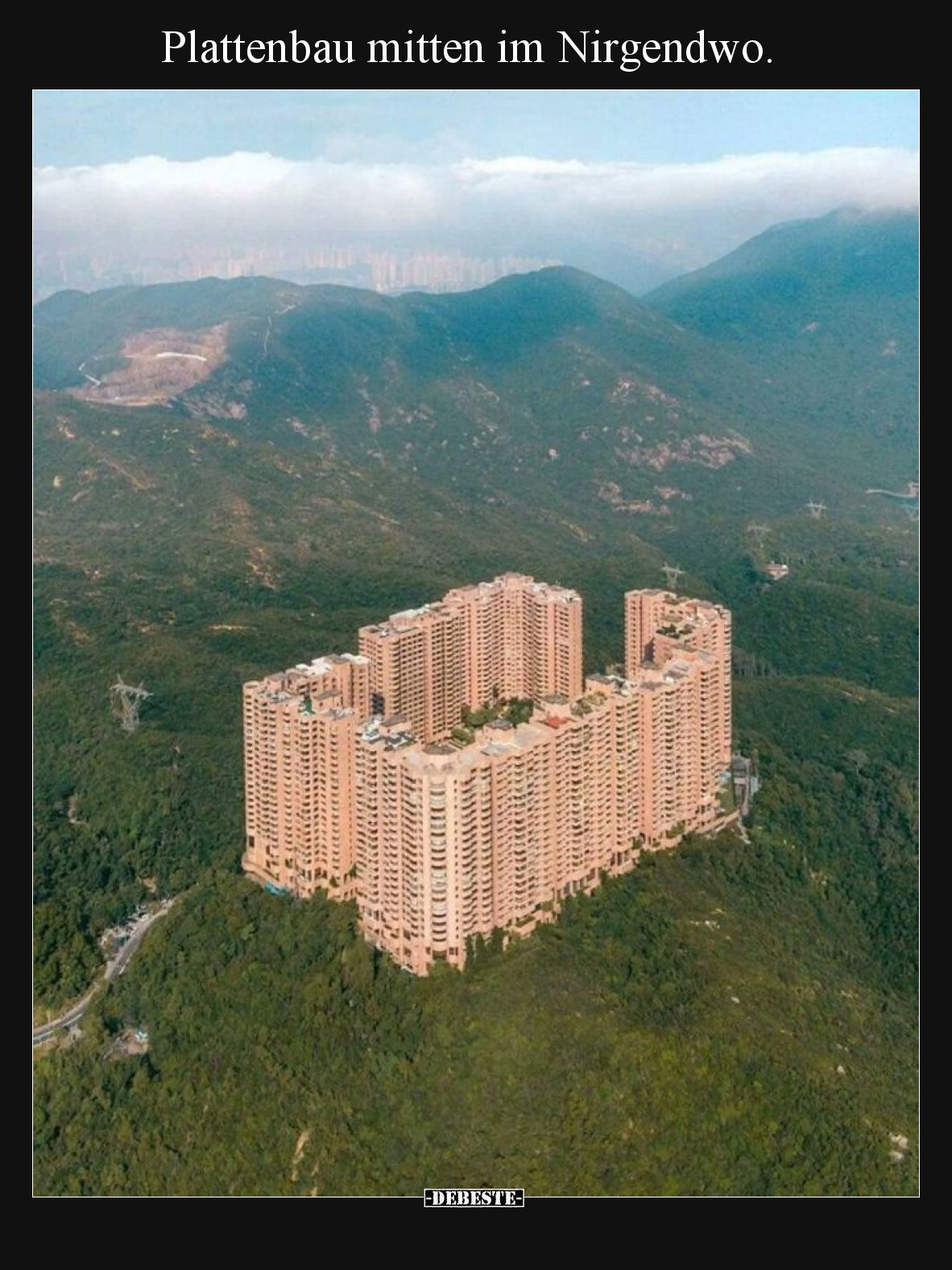 Plattenbau mitten im Nirgendwo.
