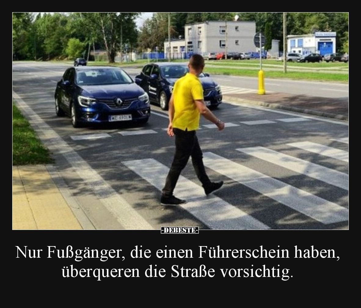 Nur Fußgänger, die einen Führerschein haben, überqueren die Straße vorsichtig.
