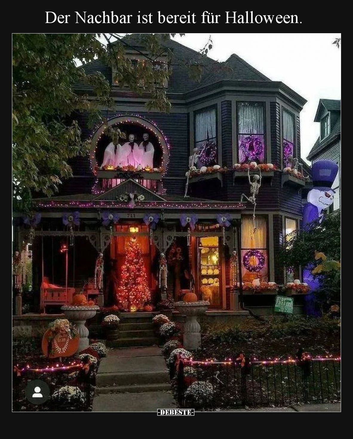 Der Nachbar ist bereit für Halloween
