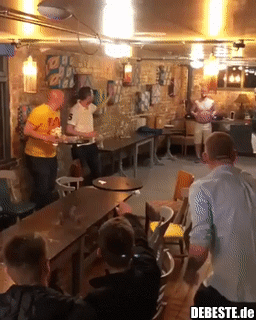 Wer braucht schon Feinde, wenn man solche Freunde hat..