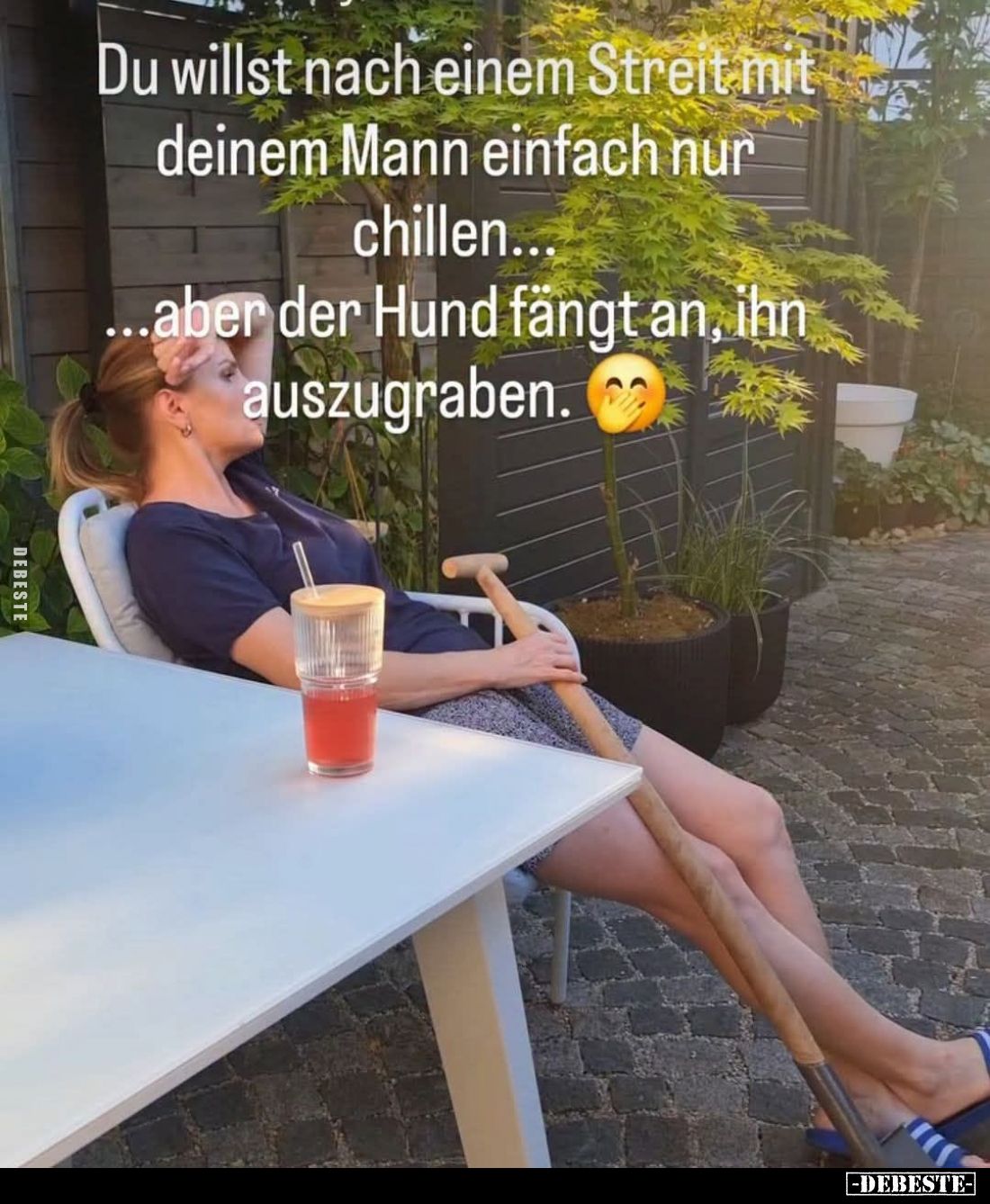 Du willst nach einem Streit mit deinem Mann einfach nur chillen...
...aber der Hund fängt an, ihn auszugraben.